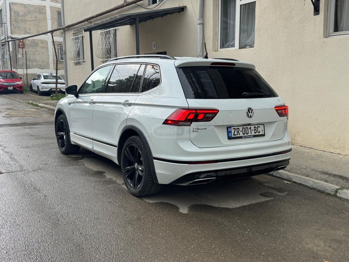 Volkswagen Tiguan 2019 — photo 2