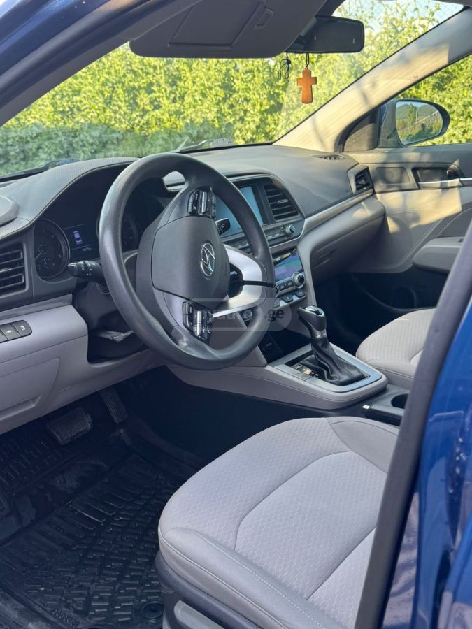Hyundai Elantra 2019 — photo 2