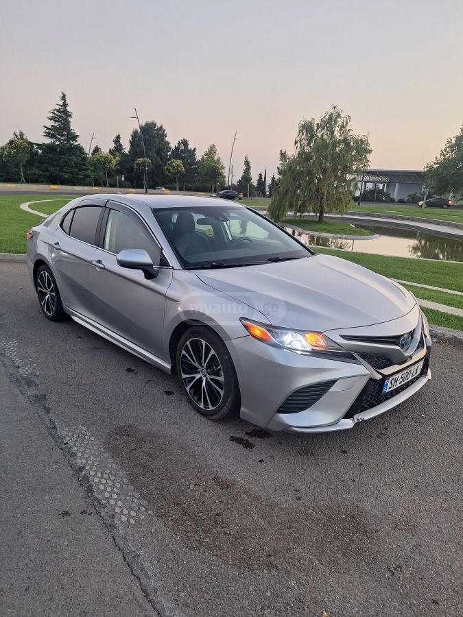 Toyota Camry 2020 — photo 2