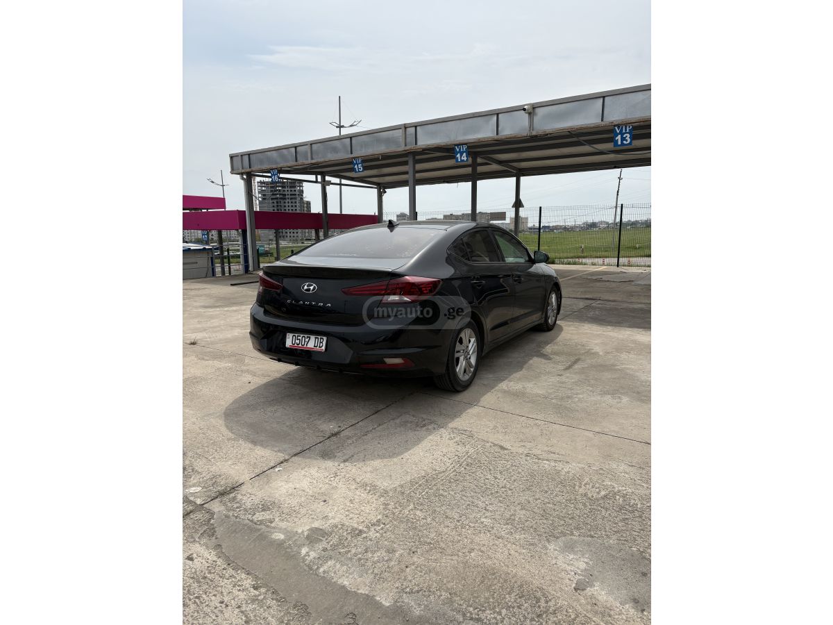 Hyundai Elantra 2019 — photo 2