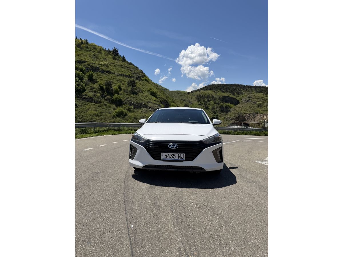 Hyundai Ioniq 2019 — photo 2