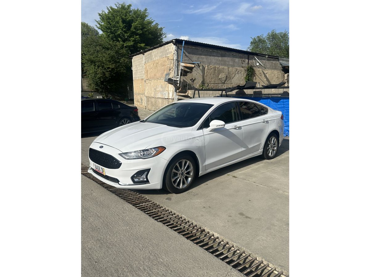 Ford Fusion 2018 — photo 2
