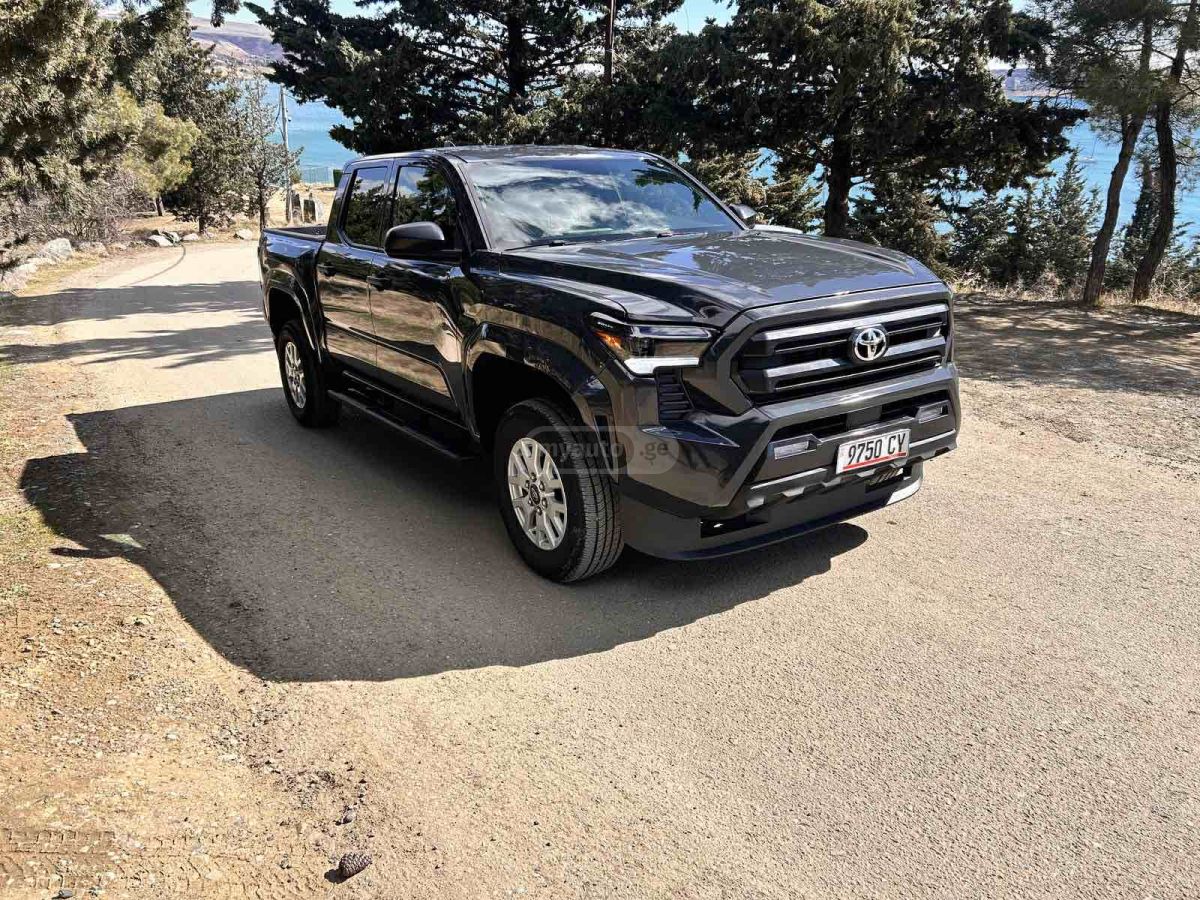 Toyota Tacoma 2024 — photo 2