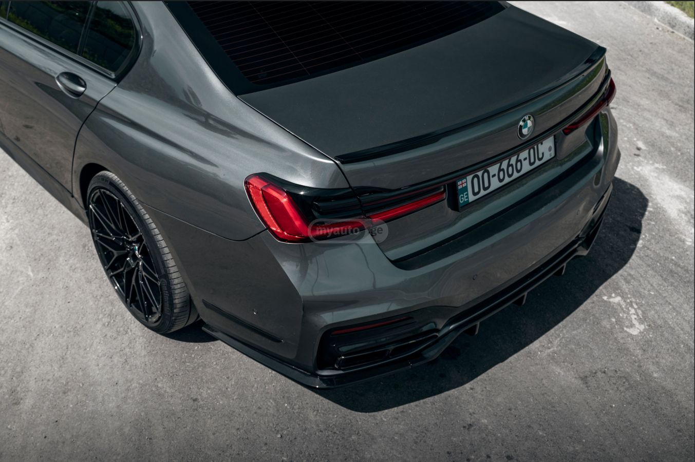 BMW 740 2018 — photo 2