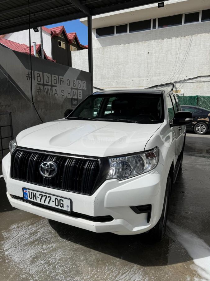 Toyota Land Cruiser Prado 2019 — photo 2