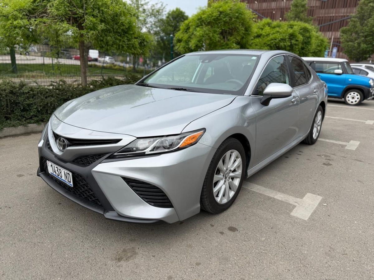 Toyota Camry 2020 — photo 2