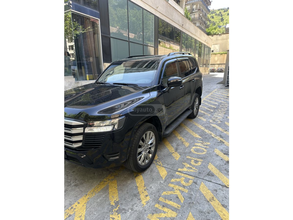 Toyota Land Cruiser 2023 — photo 2