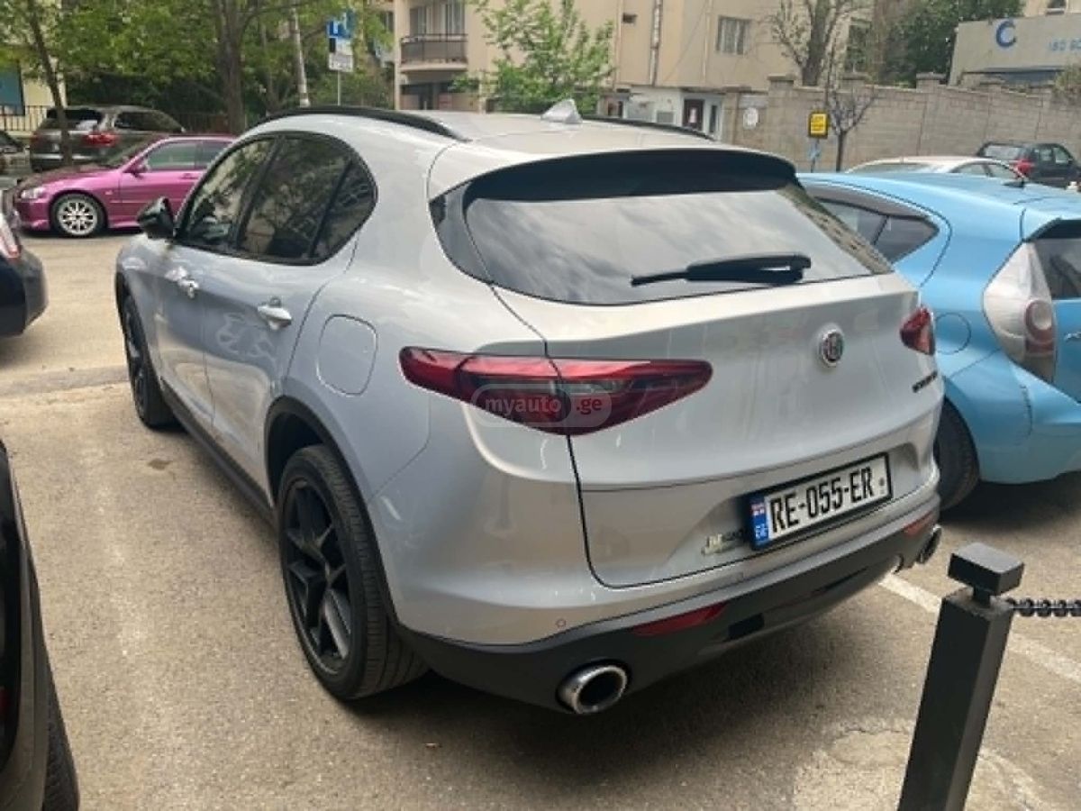 Alfa Romeo Stelvio 2021 — photo 2