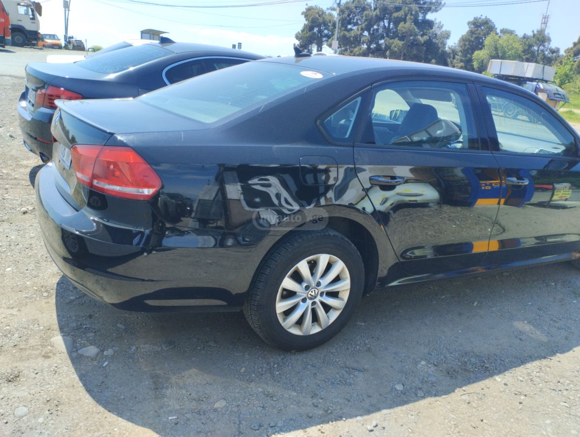 Volkswagen Passat 2013 — photo 2