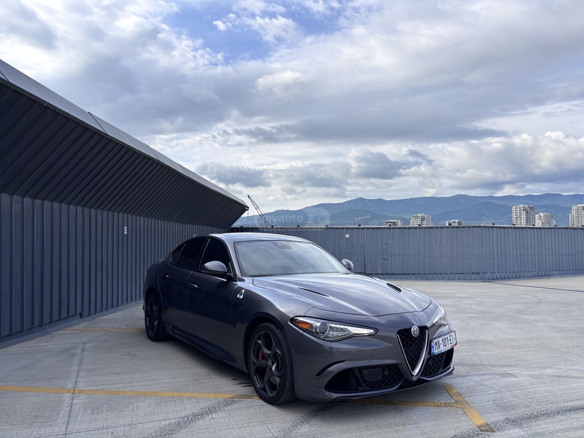 Alfa Romeo Giulia 2018 — photo 2