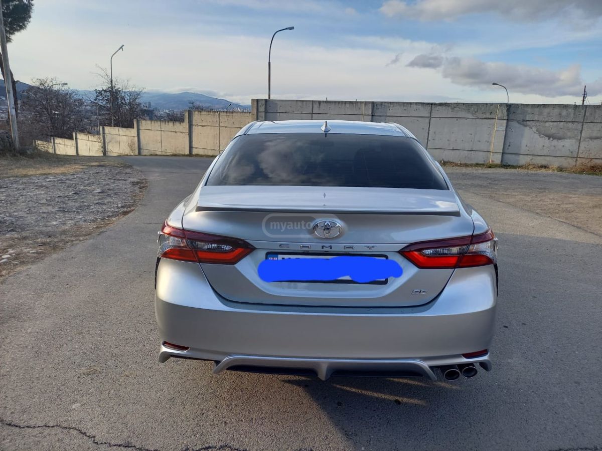 Toyota Camry 2021 — photo 2