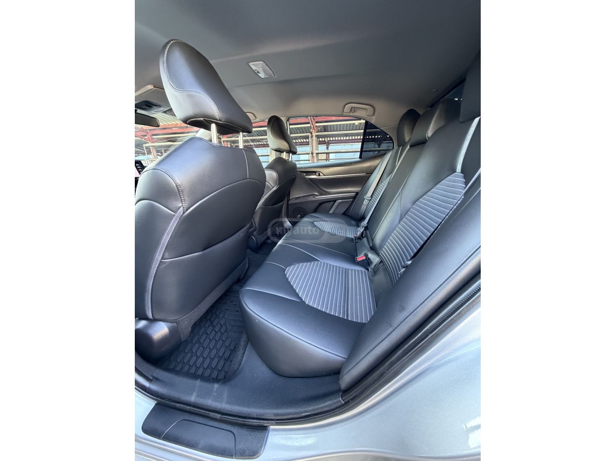 Toyota Camry 2023 — photo 2