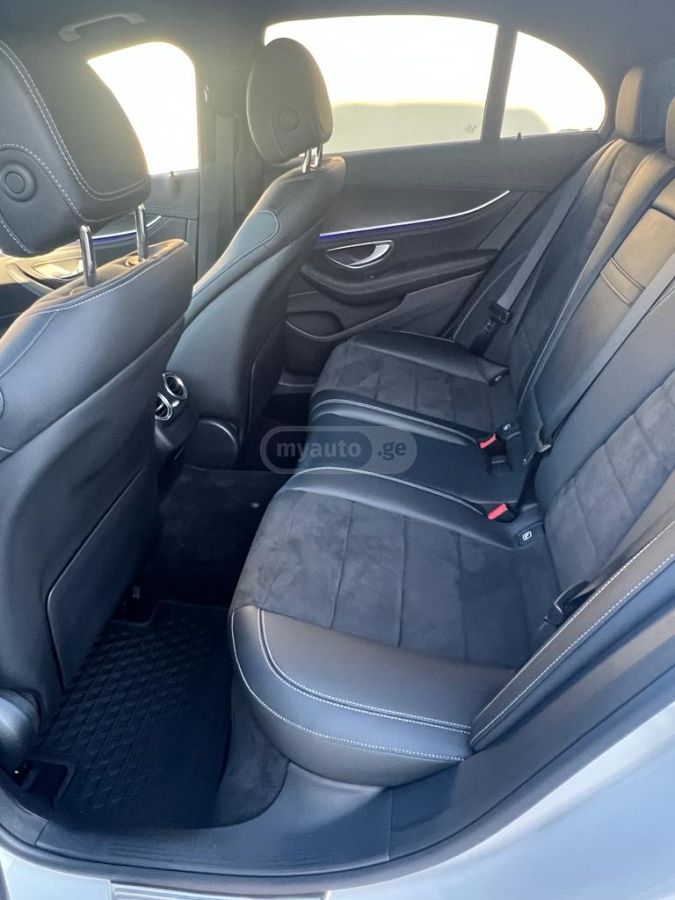 Mercedes-Benz E 250 2022 — photo 2