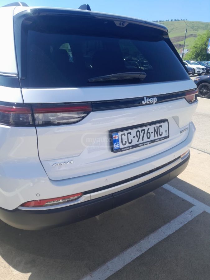Jeep Grand Cherokee 2024 — photo 2