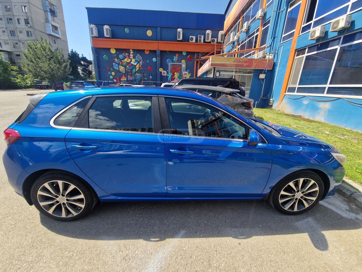 Hyundai Elantra 2018 — photo 2