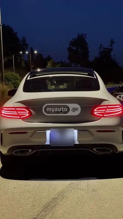 Mercedes-Benz C 300 2019 — photo 2