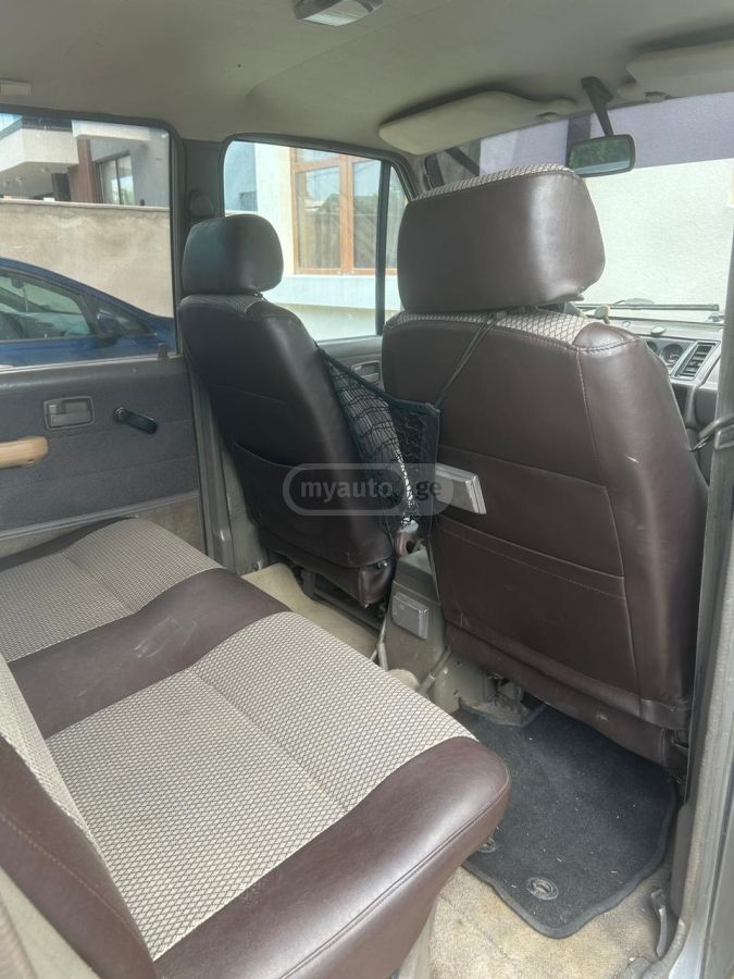 Isuzu Trooper 1991 — photo 2