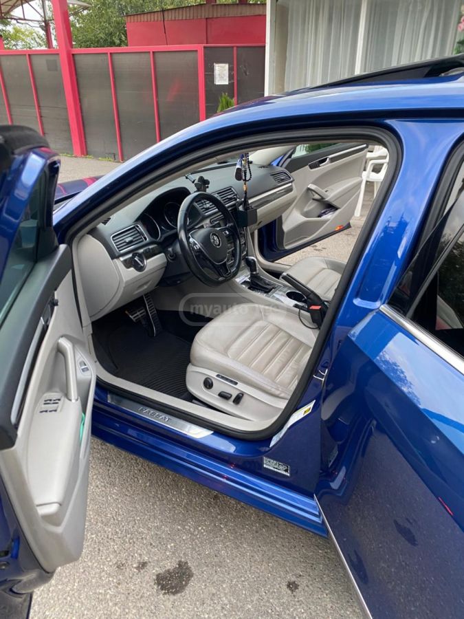 Volkswagen Passat 2017 — photo 2