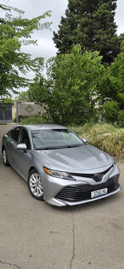 Toyota Camry 2019 — photo 2
