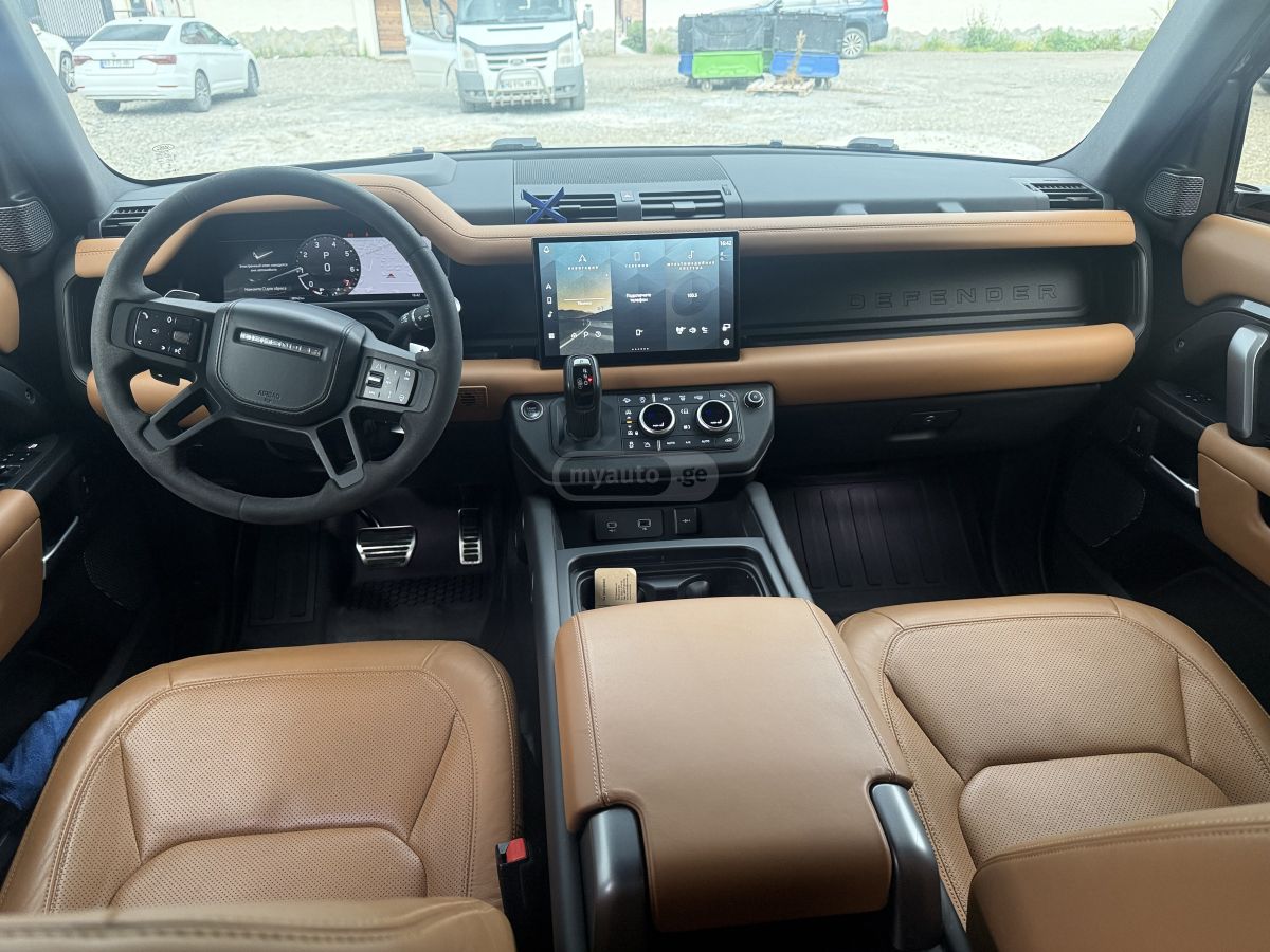 Land Rover Defender 110 2023 — photo 2