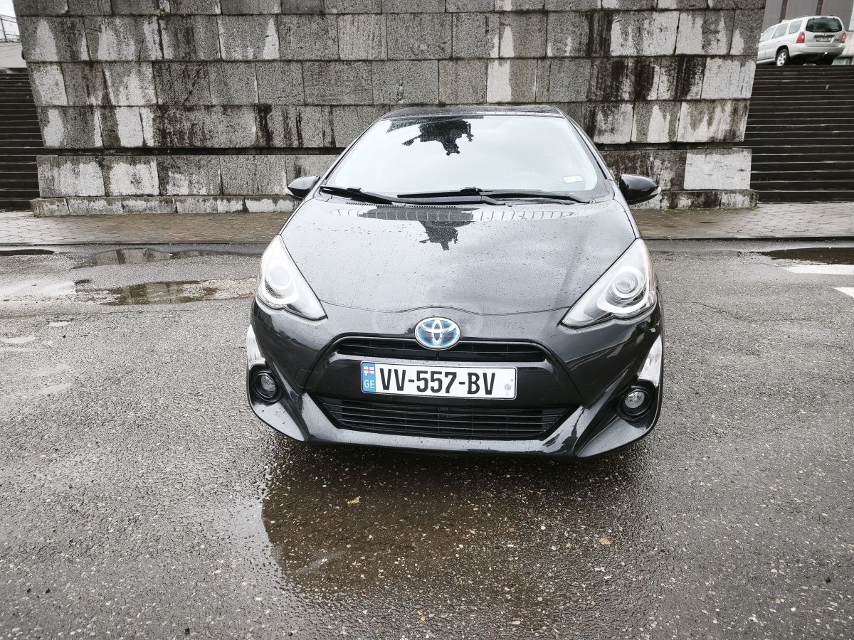 Toyota Prius C 2016 — photo 2