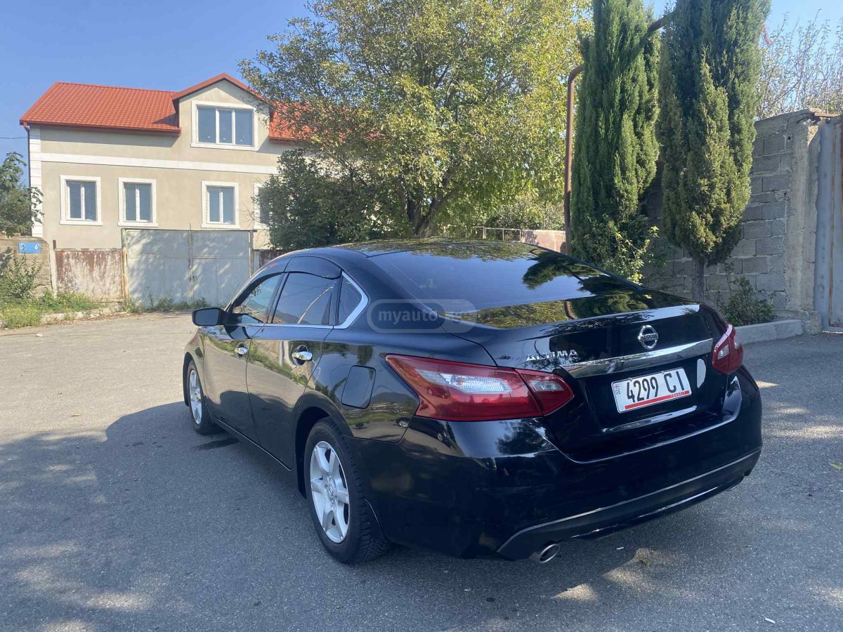 Nissan Altima 2018 — photo 2