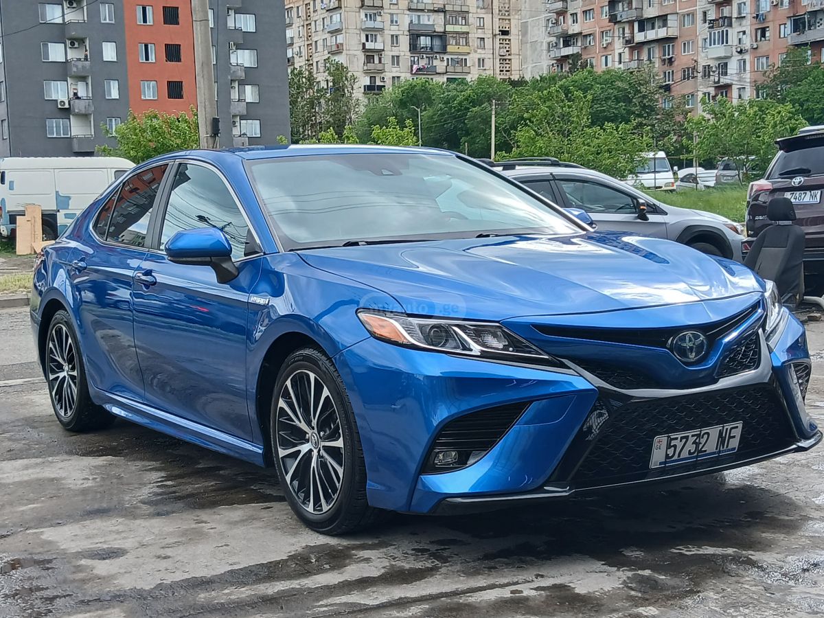Toyota Camry 2020 — photo 2