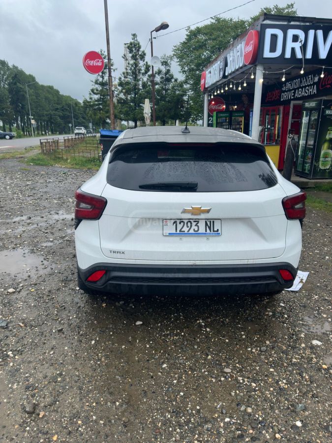 Chevrolet Trax 2023 — photo 2