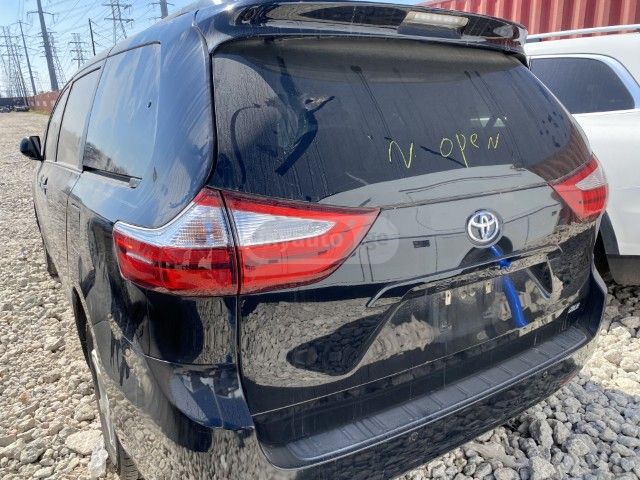 Toyota Sienna 2017 — photo 2