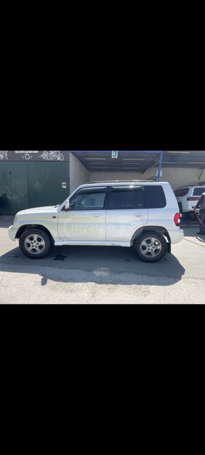 Mitsubishi Pajero IO 2000 — photo 2