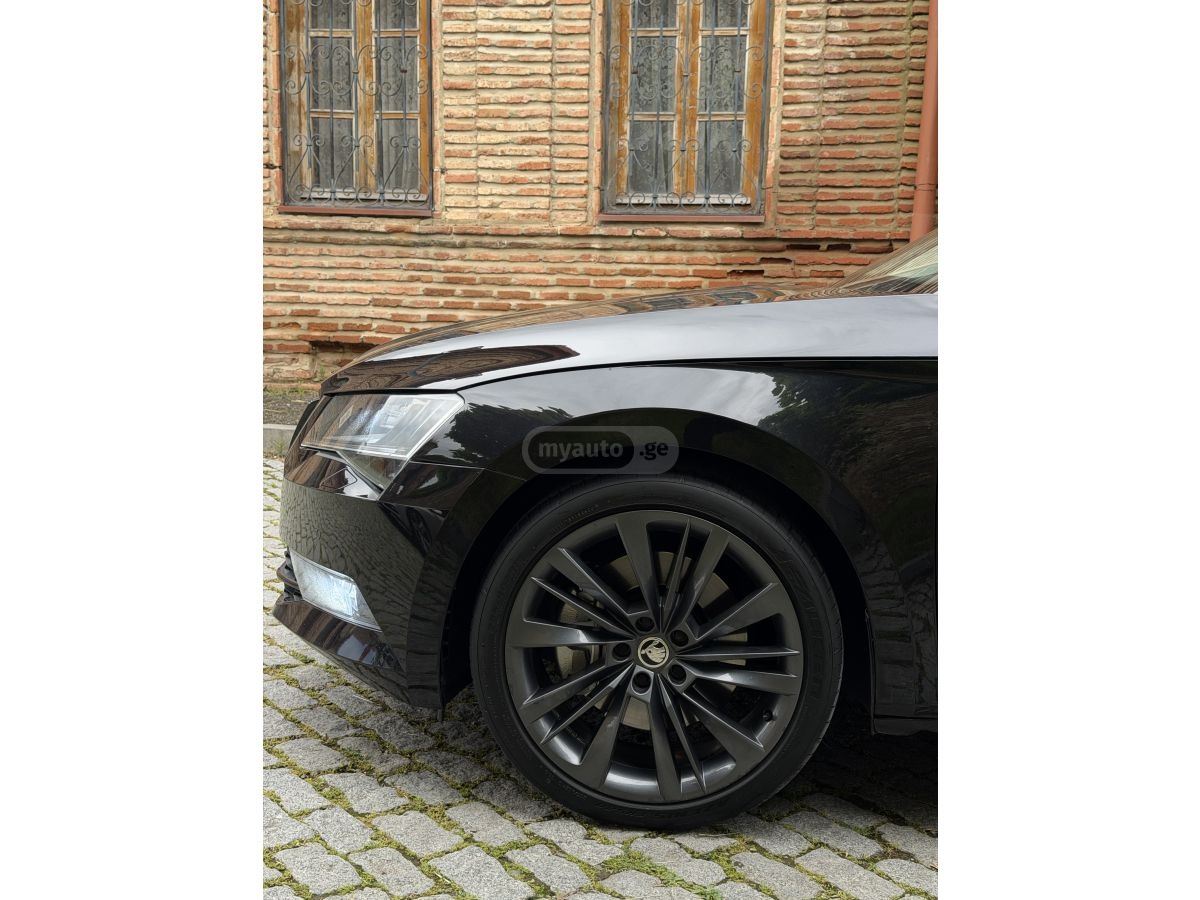 Skoda Superb 2019 — photo 2