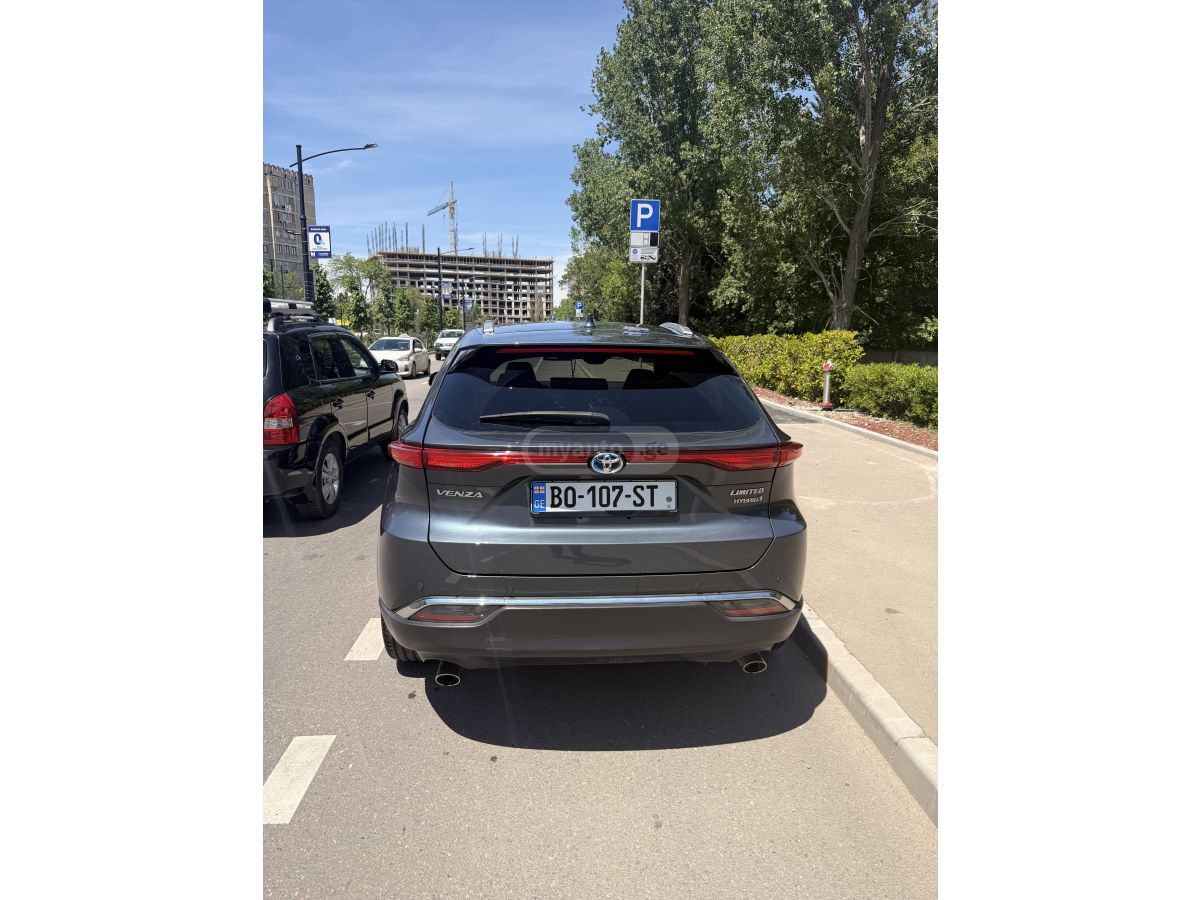 Toyota Venza 2021 — photo 2