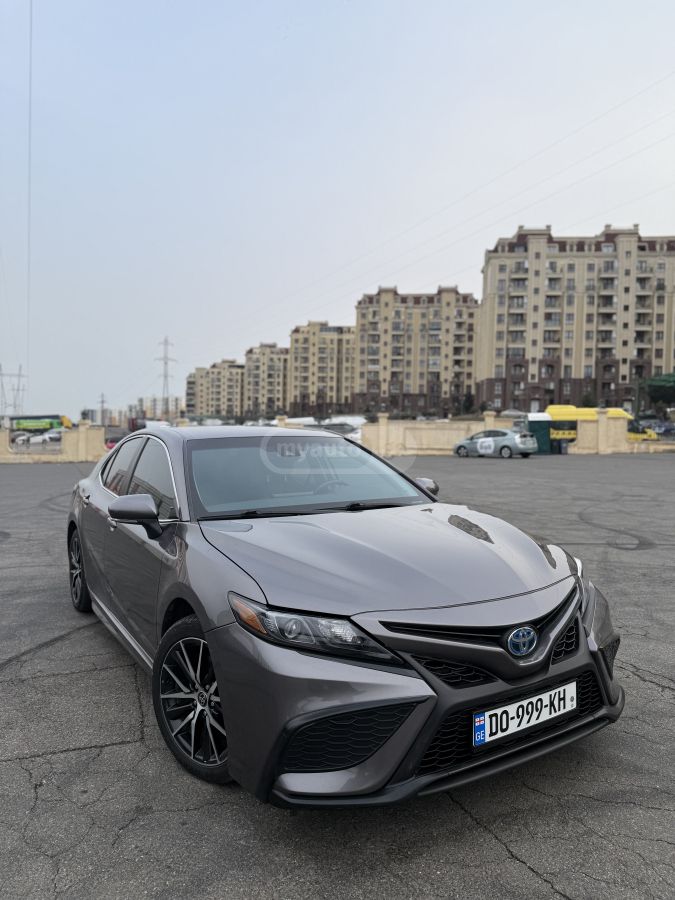 Toyota Camry 2021 — photo 2