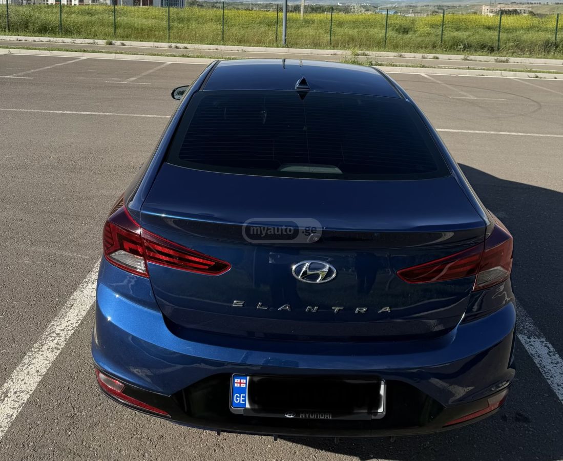 Hyundai Elantra 2020 — photo 2