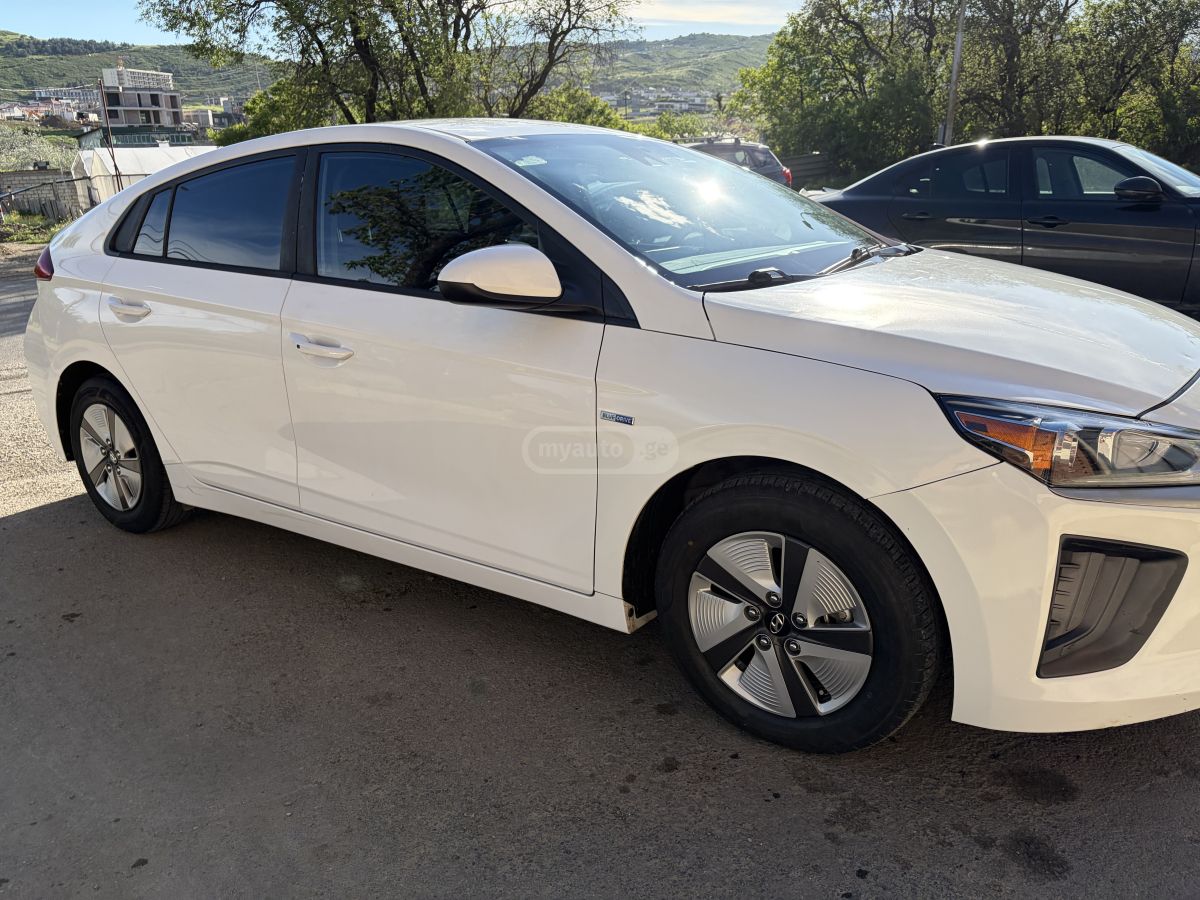 Hyundai Ioniq 2020 — photo 2