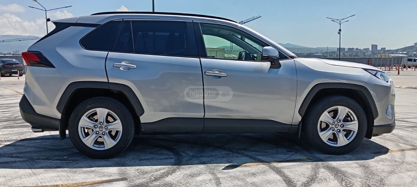 Toyota RAV4 2020 — photo 2