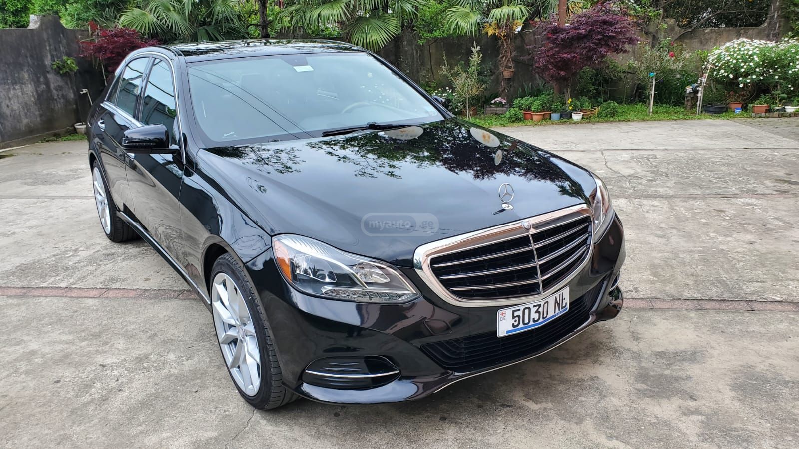 Mercedes-Benz E 220 2013 — photo 2