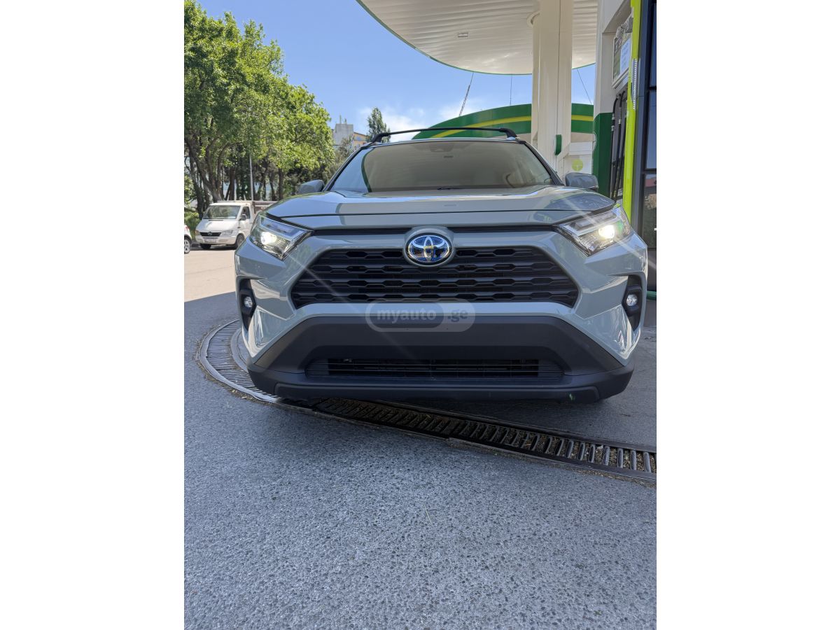 Toyota RAV4 2022 — photo 2