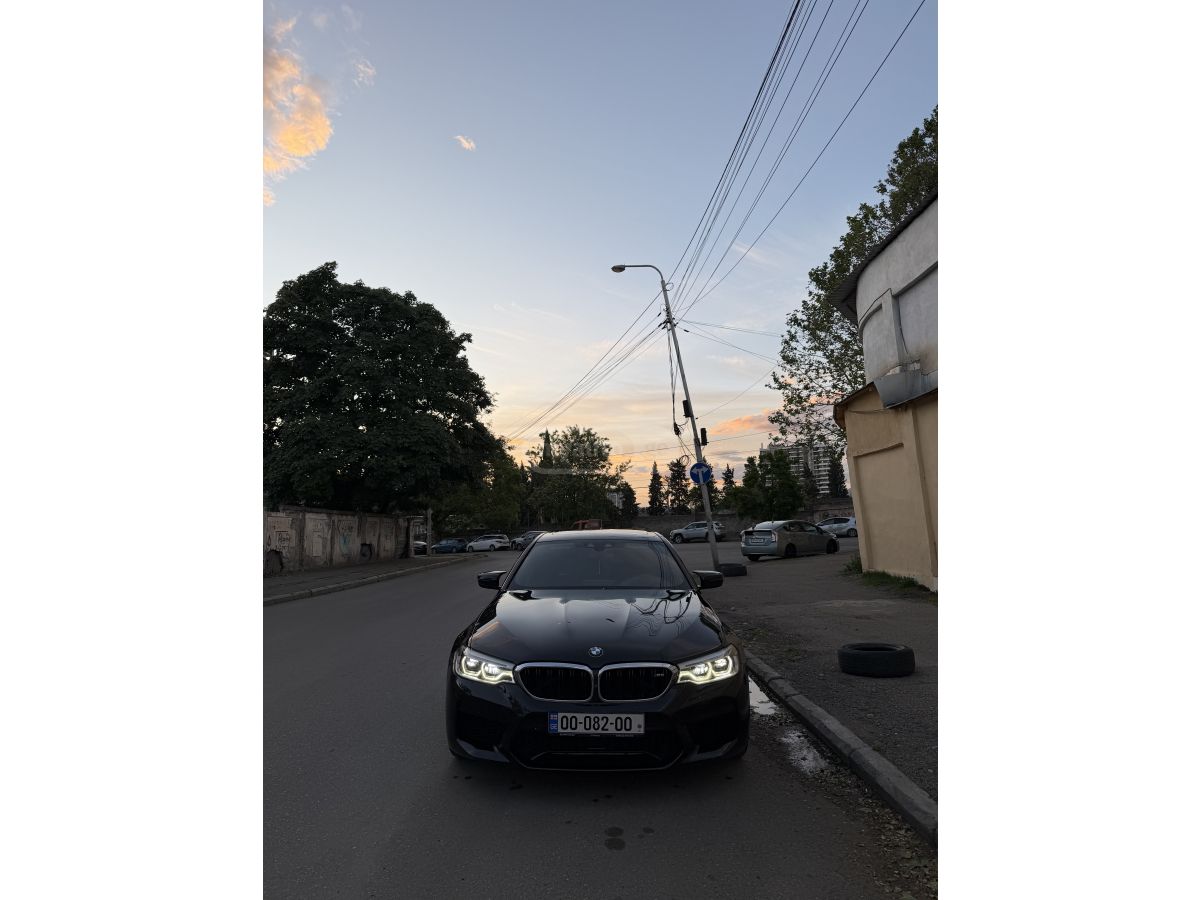 BMW M5 2018 — photo 2