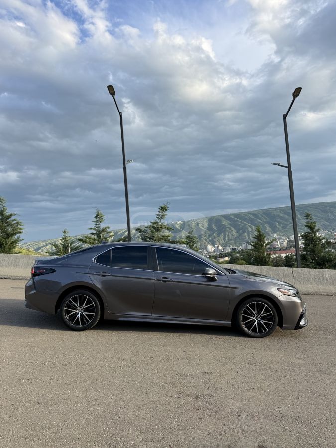 Toyota Camry 2023 — photo 2