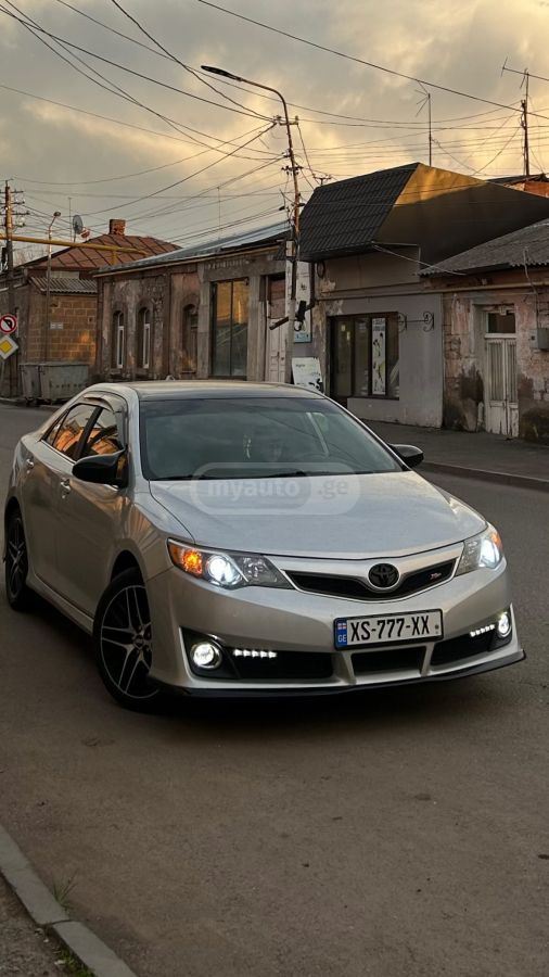 Toyota Camry 2014 — photo 2