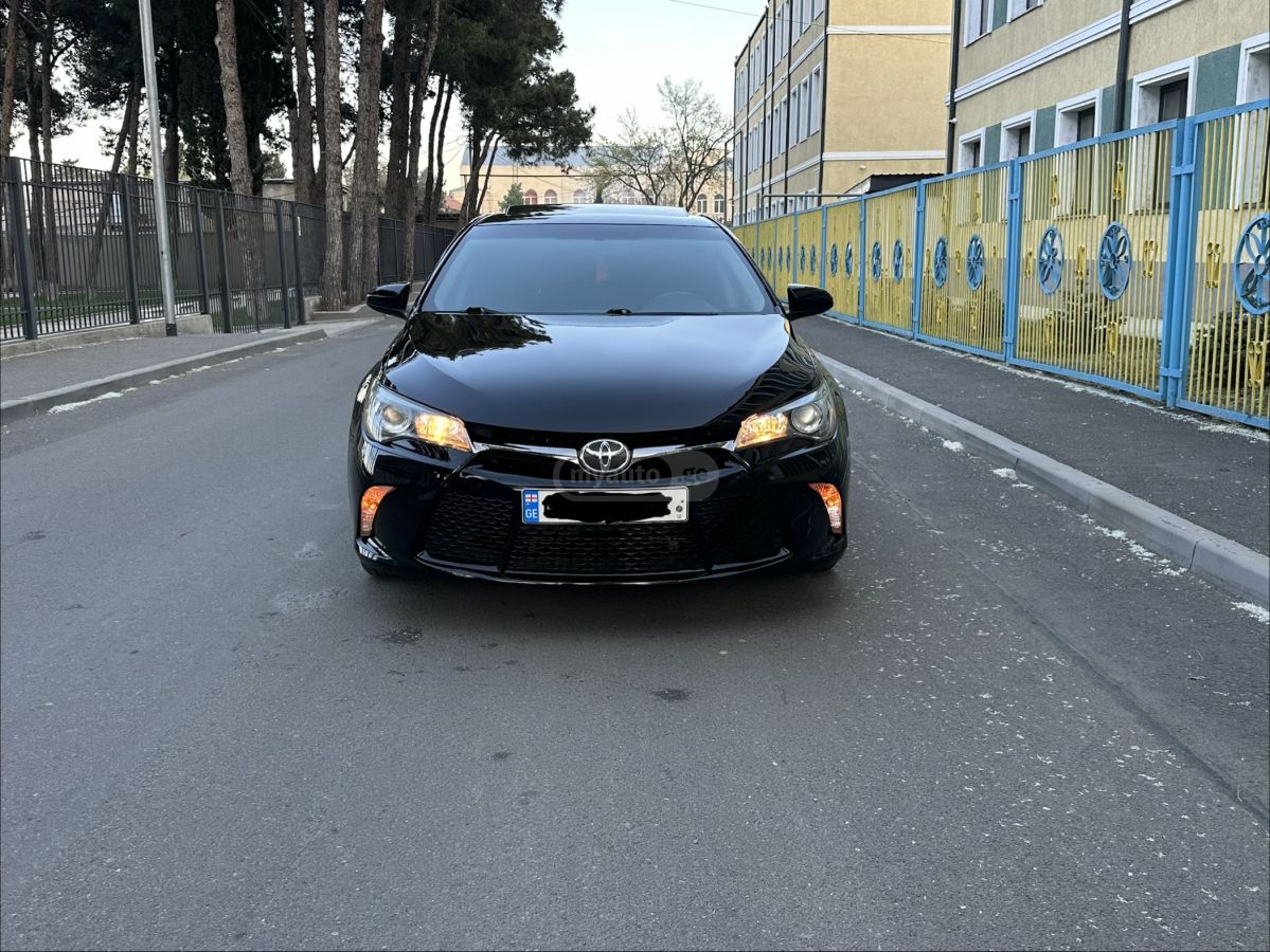 Toyota Camry 2017 — photo 2