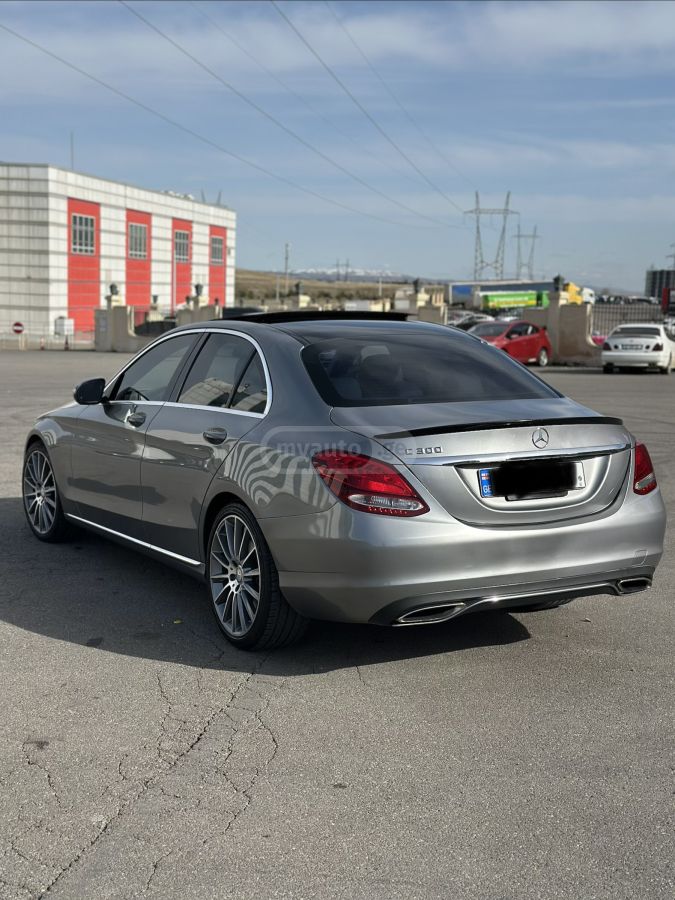 Mercedes-Benz C 300 2015 — photo 2