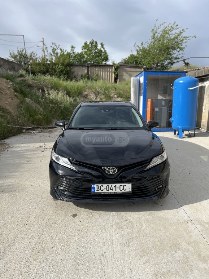 Toyota Camry 2019 — photo 2