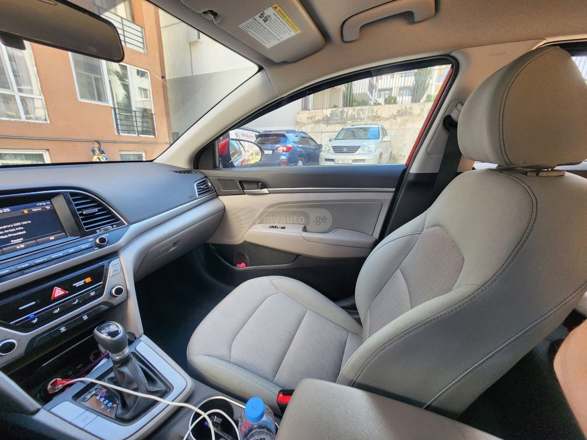 Hyundai Elantra 2017 — photo 2