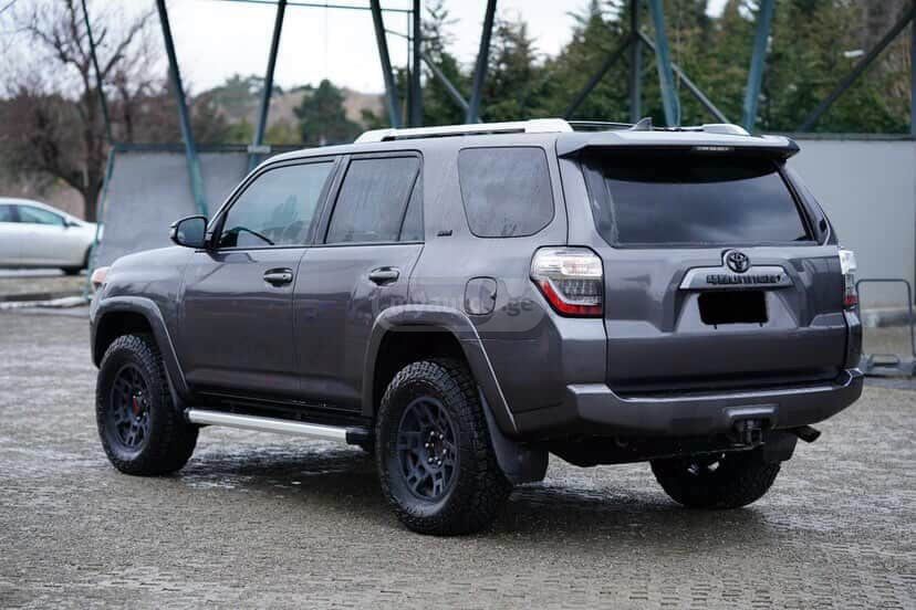 Toyota 4Runner 2018 — photo 2