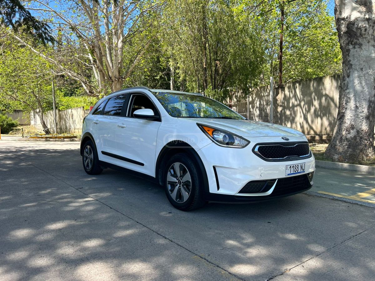 Kia Niro 2017 — photo 2