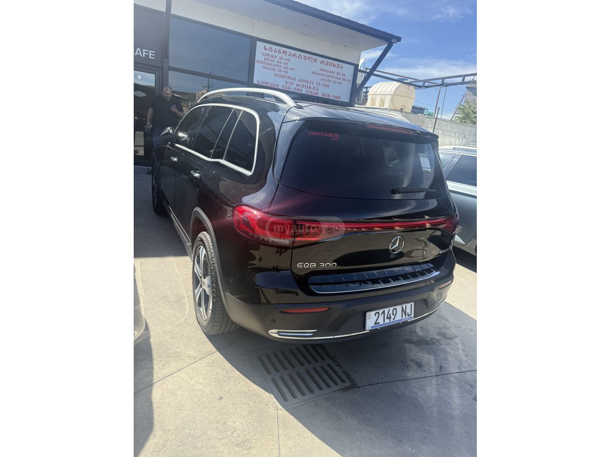 Mercedes-Benz EQB 260 2022 — photo 2