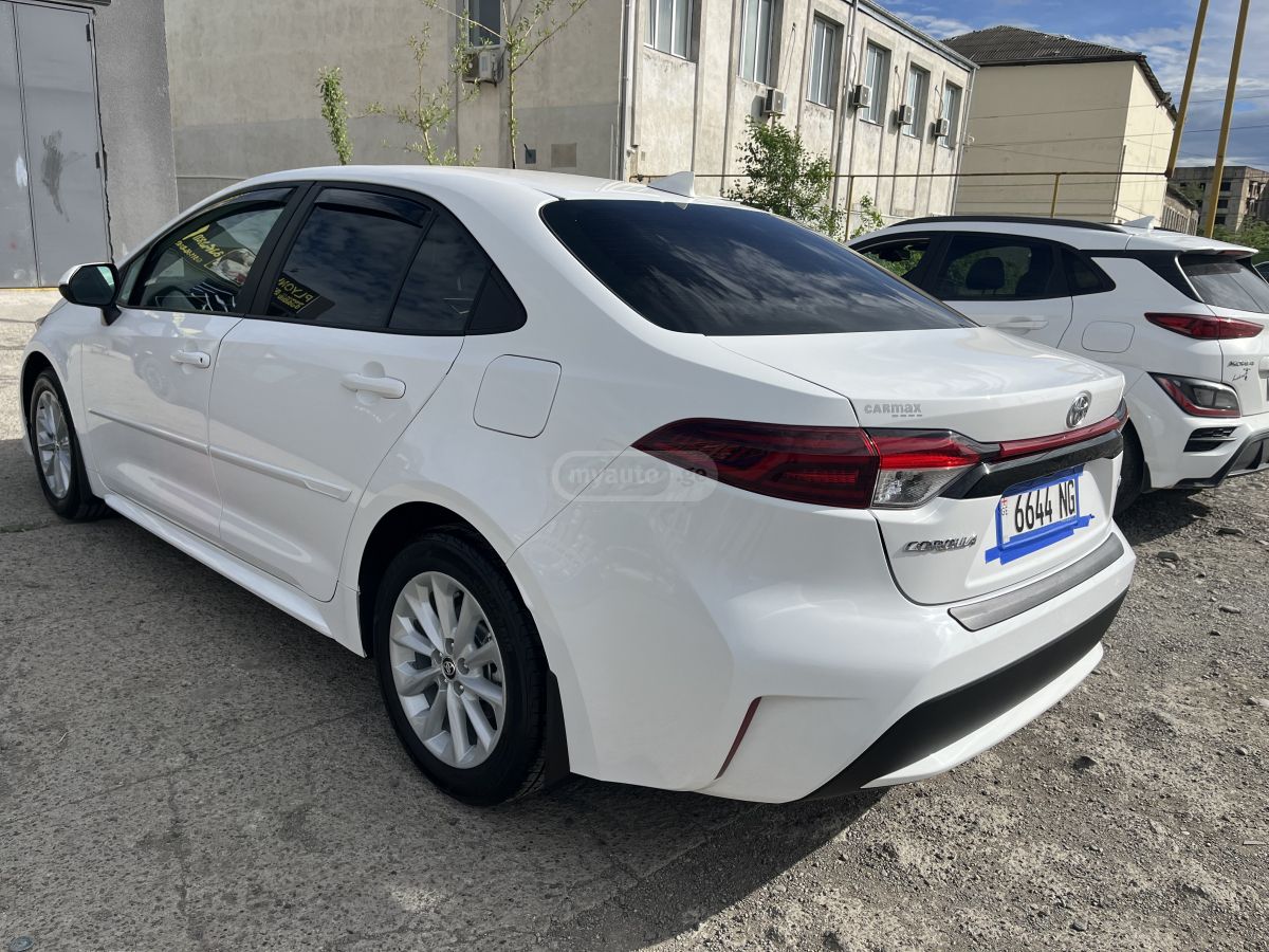 Toyota Corolla 2022 — photo 2