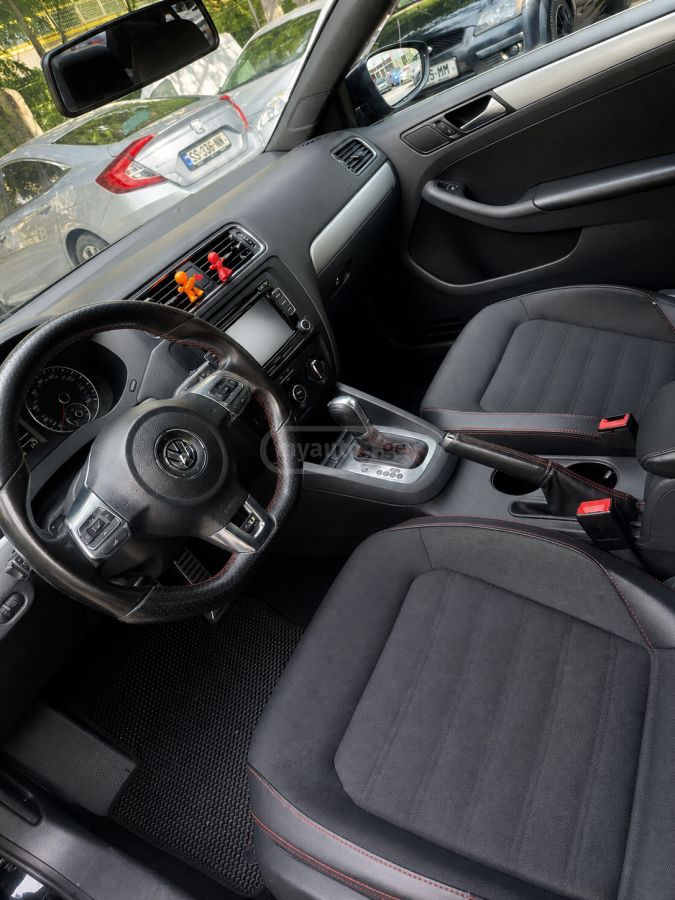 Volkswagen Jetta 2014 — photo 2